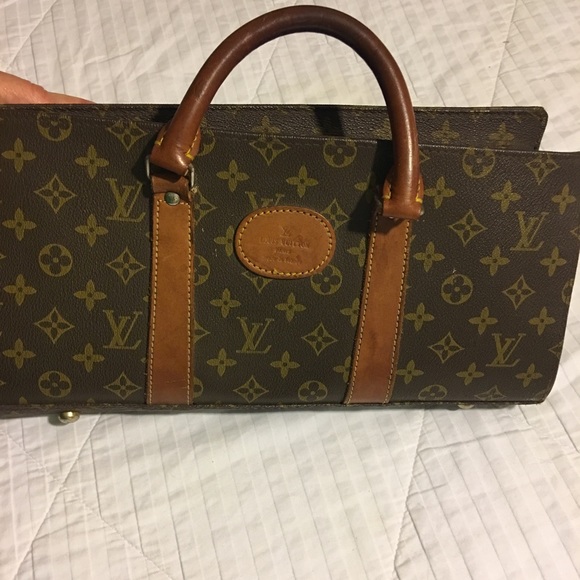 LV purse - Picture 2 of 3